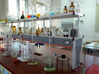 Image of a lab, for article on AI education.